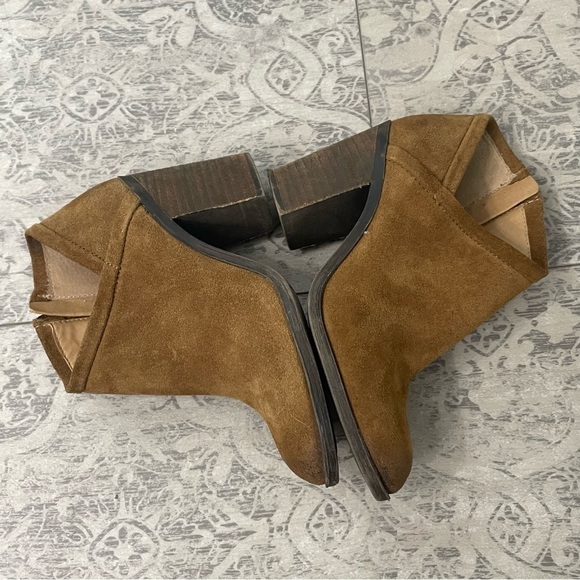 Lucky Brand Camel Brown Suede Ankle Bootie Boots SZ 6 - Picture 8 of 9